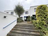 Zuwegung zum Haus - 4 Zimmer Reihenmittelhaus in Minden