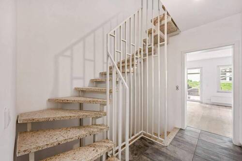 05 Treppenhaus Flur.jpg - 