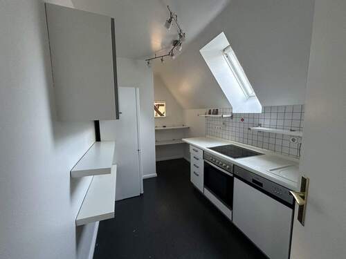 Blick in die Küche - 2 Zimmer Etagenwohnung in Berlin