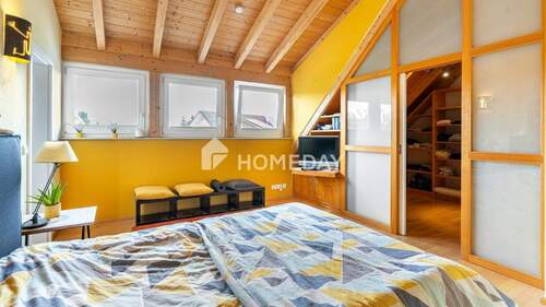 1. OG Schlafzimmer 1 - 