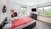 1. OG Schlafzimmer 1 - 