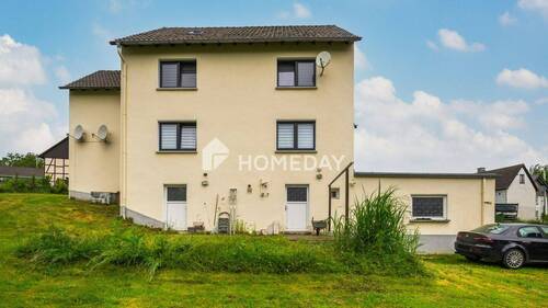 Außenansicht 2 - Großzügiges Zweifamilienhaus auf Traumgrundstück mit viel Platz und Potenzial