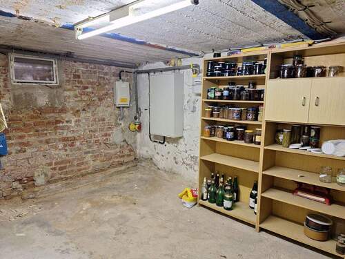 Vorratskeller mit Hausanschlüssen - 