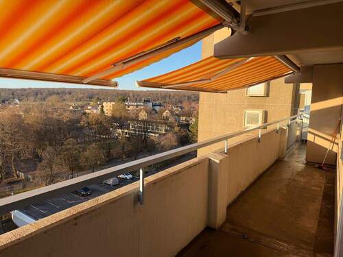 Balkon mit Markise - 
