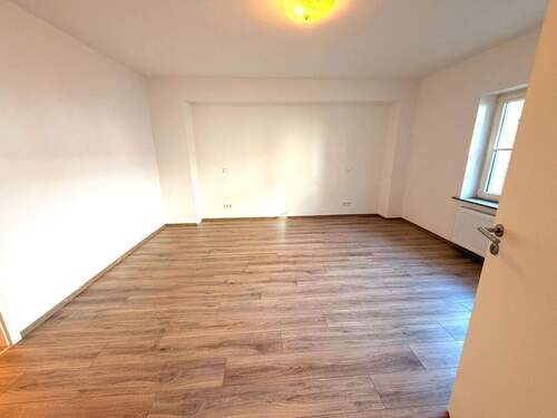 Schlafzimmer - Durchgangszimmer zum Badezimmer - 