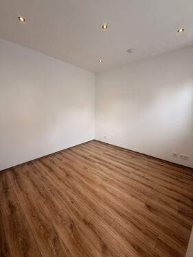 Büro - Schlafzimmer (klein 2,50 * 2,50 Meter)) - 