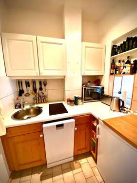 Küche mit Spülmaschine - 2 Zimmer Etagenwohnung in München