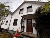 Hinteransicht mit Eingang - 5 Zimmer Doppelhaushälfte zum Kaufen in Nordstemmen