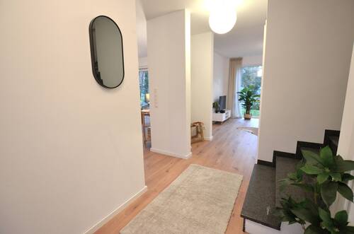 Flur / Eingangsbereich - 7 Zimmer Doppelhaushälfte zur Miete in Schloß Holte-Stukenbrock