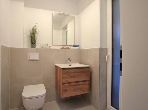 Gäste-WC - 7 Zimmer Doppelhaushälfte in Schloß Holte-Stukenbrock