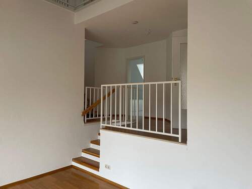 Wohnen/Essen - 2,5-Zimmer-Galeriewohnung mit Balkon, Einbauküche und Tiefgaragenstellplatz