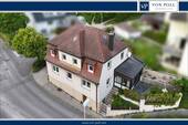 Titelbild - Charmantes Einfamilienhaus mit zwei Wohneinheiten, Wintergarten, Garage und historischem Felsenkeller