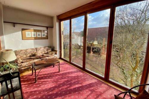 Verglaste Loggia mit Blick in den Hof - 