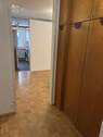 Flur mit Einbauschränken - 26 qm Zimmer mit 12 qm Balkon in 4er-Frauen-WG in der Oststadt - zentral, uninah, gemütlich