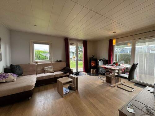 24352 LooseImmo Wohnzimmer - 4 Zimmer Mehrfamilienhaus, Wohnhaus zum Kaufen in Scharbeutz / Klingberg