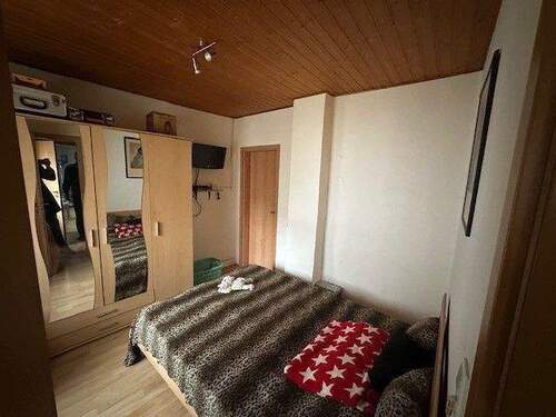 Schlafzimmer.jpg - 5 Zimmer Mehrfamilienhaus, Wohnhaus in Mücheln (Geiseltal)