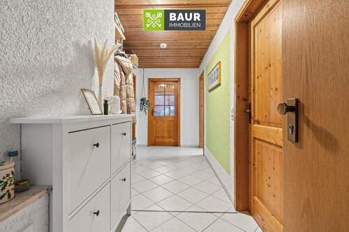 Flur - Etagenwohnung mit 74,00 m&sup2; in Wolpertswende zum Kaufen