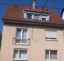 Hochparterre-Wohnung im freistehenden 3-Familienhaus in toller Lage (Terrasse, Einzelgarage + vorgelagerter Carport, Tageslichtbad, neuwertiges Dach) - Stuttgart Münster