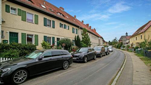 Straßenansicht - Charmantes Reihenhaus in der historischen Waldsiedlung