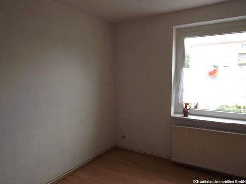 Wohnzimmer - 7 Zimmer Mehrfamilienhaus, Wohnhaus in Aschersleben