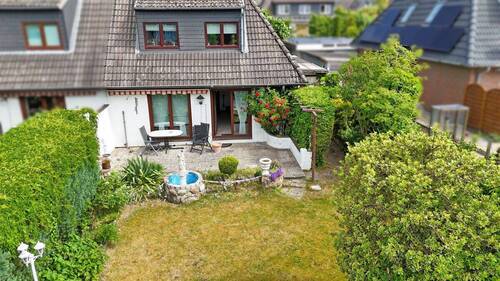 Terrasse und Garten - 5 Zimmer Doppelhaushälfte in Henstedt-Ulzburg