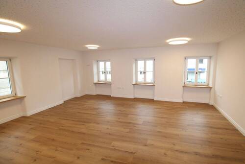 Wohnen und Arbeiten - 3 Zimmer Etagenwohnung zur Miete in Velden