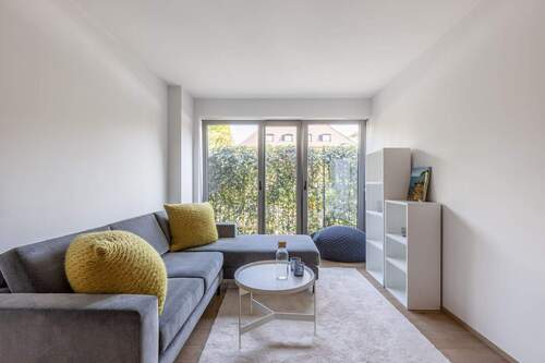 Wohnraum - 2 Zimmer Etagenwohnung in München