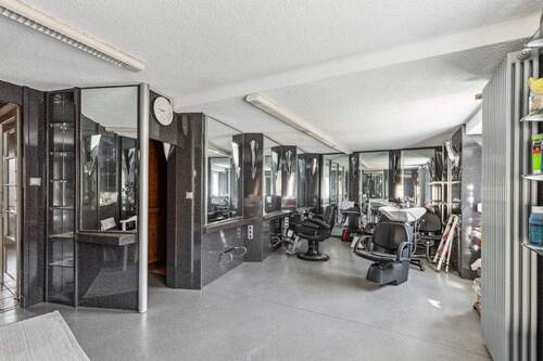 Salon - Hinterer Bereich - Gewerbeobjekt (Büro, Produktion, Verkauf) in Hermersberg zum Kaufen