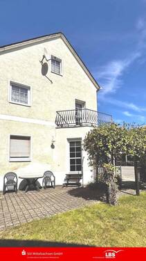 Ansicht mit Balkon und Terrasse WG 1 - Ein Haus - viele Möglichkeiten!