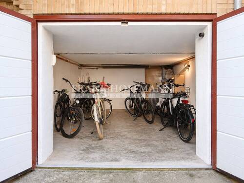 V11239 Garage 2 - 