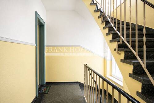 V11239 Treppenhaus 1.1 - 