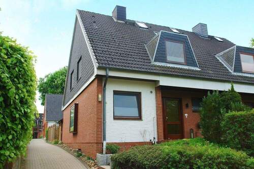 Wohnhaus - 5 Zimmer Mehrfamilienhaus, Wohnhaus zum Kaufen in Lübeck