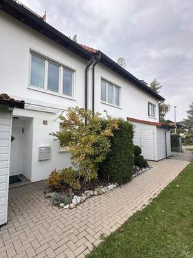 Eingangsbereich - Naturnah & modern! Reihenmittelhaus mit Kfz-Stellplatz