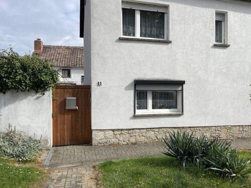 Hauptzugang von der -Lindenstraße- - 