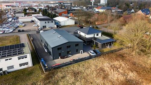 Drohnenaufnahme - Mehrfamilienhaus, Wohnhaus mit 211,40 m&sup2; in Neumünster zum Kaufen