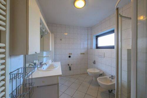 Bad Erdgeschoss - Mehrfamilienhaus, Wohnhaus mit 250,00 m&sup2; in Delmenhorst zum Kaufen