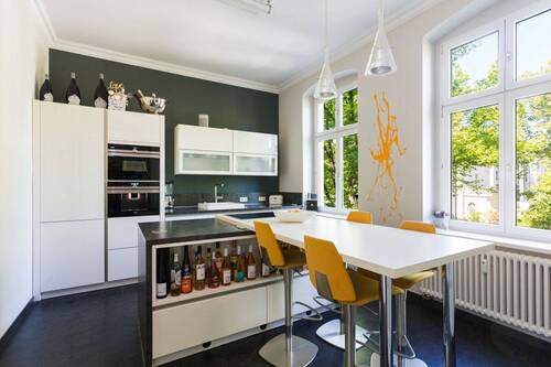 Modern built in kitchen - 5 Zimmer Etagenwohnung in Potsdam