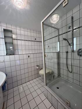 561 - Badezimmer mit Dusche - 