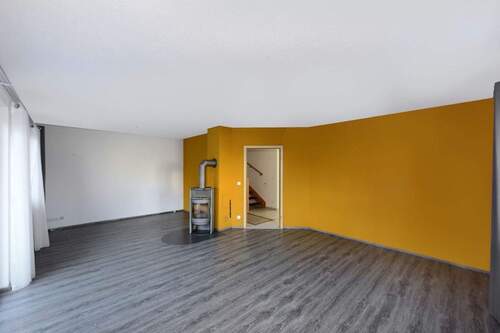 Wohnzimmer_ - Doppelhaushälfte mit 128,00 m&sup2; in Wehr zum Kaufen