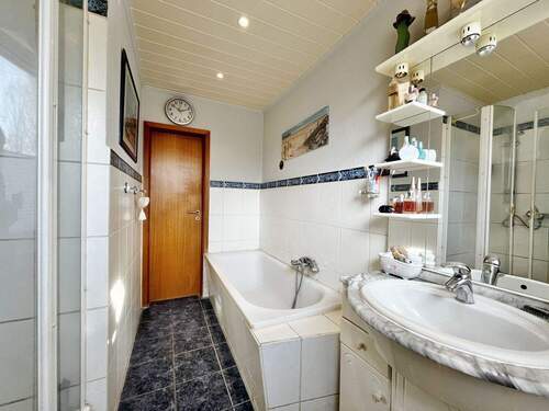 rückwärtiges Vollbad - 