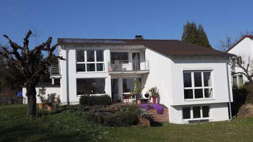 Ansicht von Süden - Großzügiges, modernisiertes Haus in sonniger Südlage