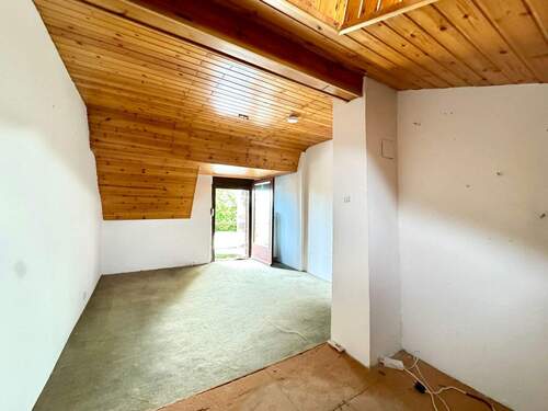 DG Schlafzimmer mit Zugang auf Balkon - 