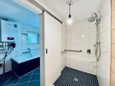EG Wannenbad mit separter Dusche - 