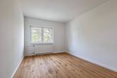 Schlafzimmer - baugleich - 3 Zimmer Etagenwohnung in Berlin