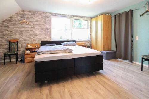 12 Schlafzimmer mit Ankleide - 