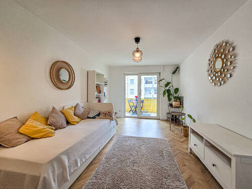 Wohnzimmer - 2 Zimmer Etagenwohnung zum Kaufen in Kehl