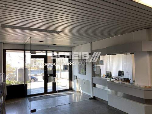 repräsentativer Eingang - Büro mit 18,00 m&sup2; in Crailsheim zur Miete