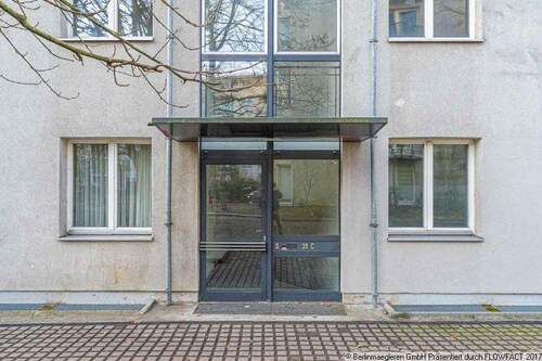 Hauseingang - 2 Zimmer Etagenwohnung zum Kaufen in Berlin