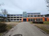 Ansicht - Schulgebäude in direkter Nachbarschaft zum Brenzpark