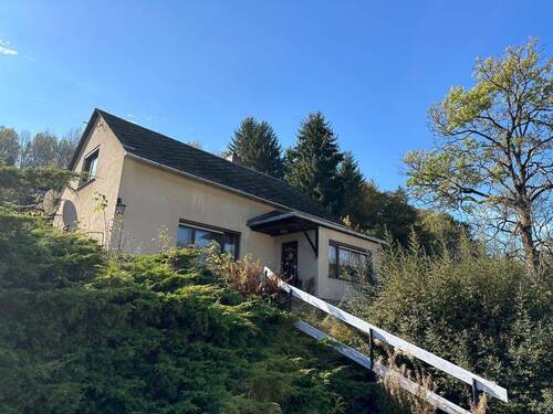 Hausansicht - Einfamilienhaus mit großzügigem Traumgrundstück im Grünen - Ihr Platz für neue Wohnideen